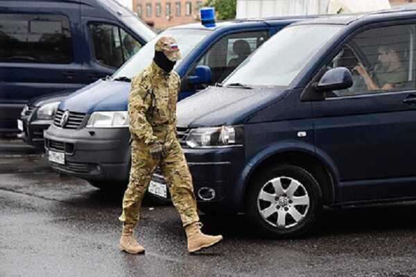 ФСБ провела обыск у следователя по делу о поджоге российского бизнесмена