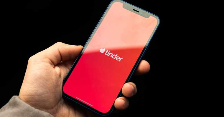 Тиндер уходит из России
