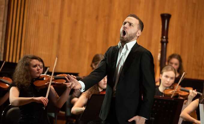 Солисту Большого театра Арсению Яковлеву потребовалась помощь медиков