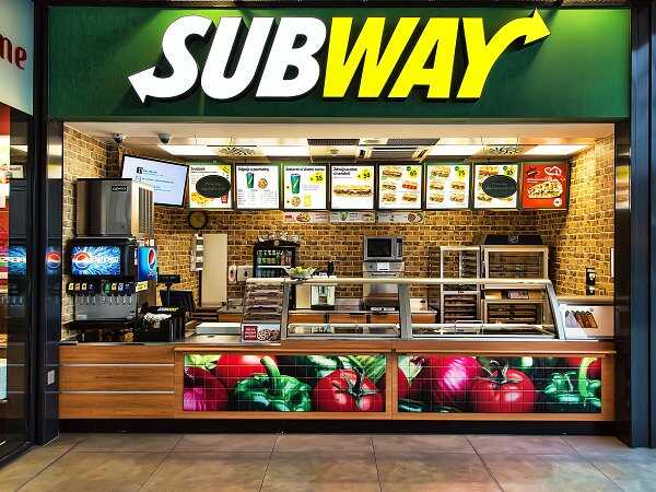 Хотела бонусные баллы: жительница США случайно заплатила более 7 тысяч долларов за сэндвич