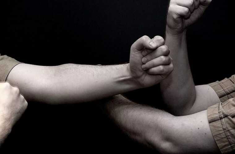 20 подростков избили мужчину в Подмосковье