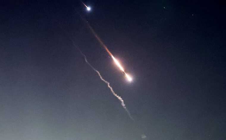 В сети появилось видео ночной атаки Израиля на Иран в Исфахане