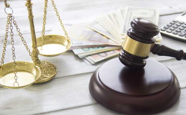 Жительница Москвы отсудила у интернет-магазина почти 100 тысяч рублей за поддельный стайлер Dyson