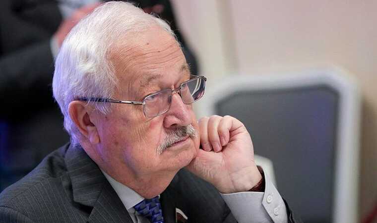 Устроивший ДТП депутат Госдумы Езубов пытается оправдаться через родственные связи