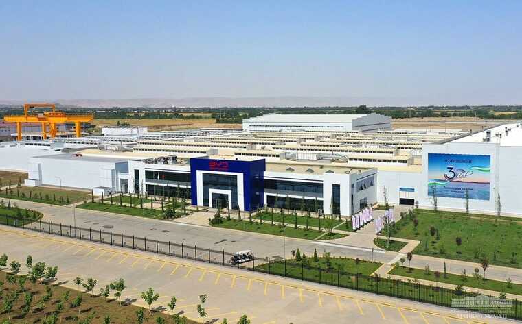 BYD строит завод размером с целый город