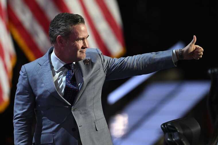 Вэнс предложил Трампу уволить Уолтца из-за утечки данных в Signal