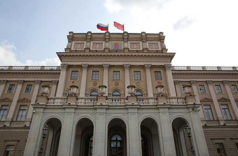 Петербургские депутаты прикрыли возможность элите учиться на Западе