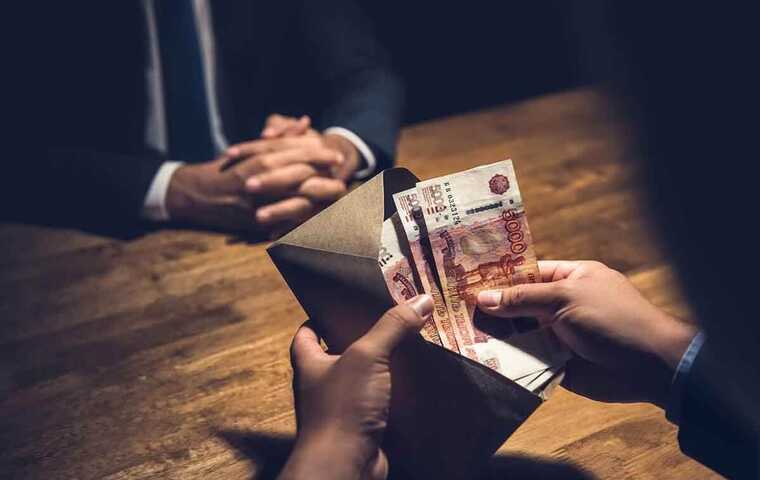 Миллионы рублей в подвале: в Бурятии задержан депутат с крупной взяткой