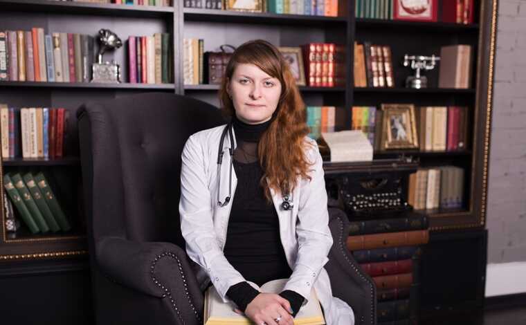 Осуждённая за издевательства над заключёнными врач хочет уйти на СВО