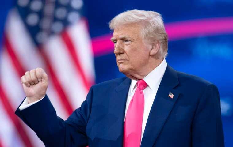 Дональд Трамп организует ужин для крупнейших держателей мем-монеты $TRUMP