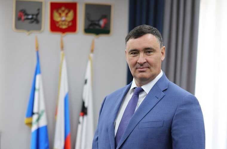 Жители Иркутска подшутили над мэром за стеснительность перед Путиным