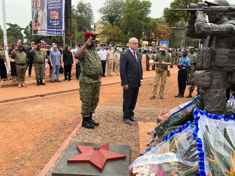 Российские военные и бойцы «Вагнера» приняли участие в праздновании Дня Победы в ЦАР