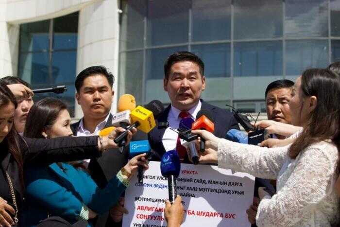 Монгольская судебная система под давлением власти: убийцу оппозиционера оправдывают и смягчают приговор