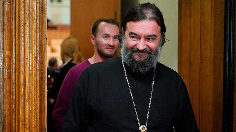 РПЦ осудила повторные браки и косметику для россиянок-вдов