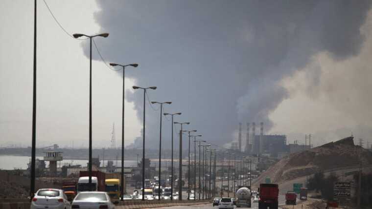 Израиль наносит удары по порту Бендер-Аббас в Иране