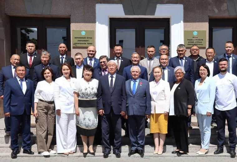 Бывший замминистра обороны Руслан Цаликов не явился на важное заседание парламента Тувы