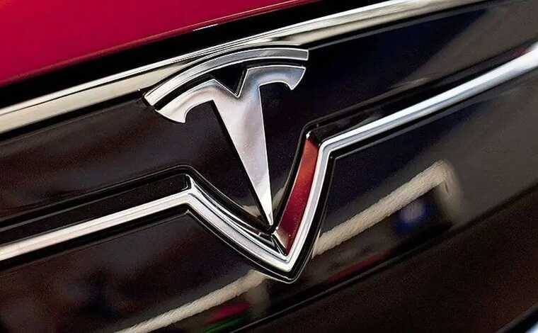 Власти Франции обвиняют Tesla в обманчивом маркетинге беспилотных авто