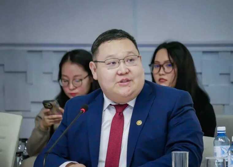 Подозрения в мошенничестве предъявлены руководителю движения "Мы вместе" Айыллаану Винокурову