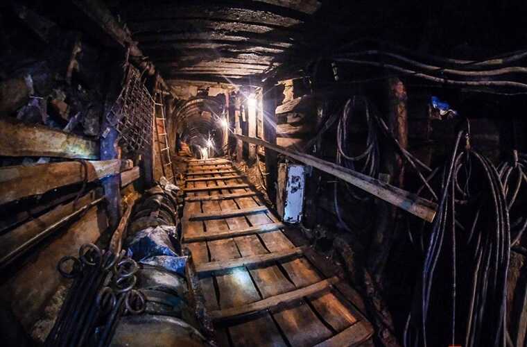 Сотрудники шахты в Кемерово месяц ждут выплаты заработной платы