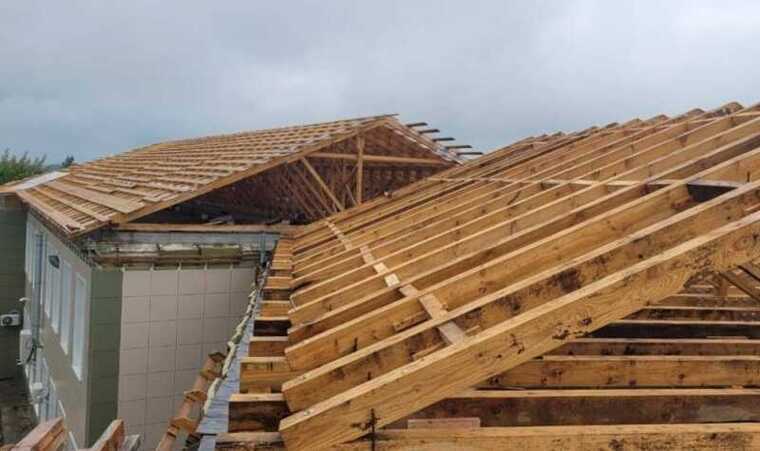 В больнице Липецкой области продолжаются проблемы с кровлей и потолками после ремонта