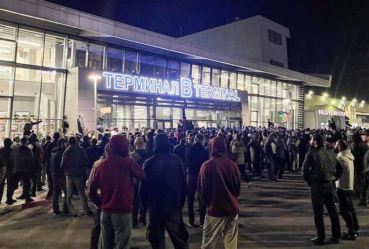 По делу о погромах в аэропорту Махачкалы осуждены 135 человек