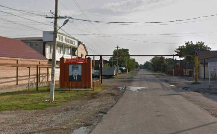 В Чечне задержали подростка за испорченный портрет Ахмата Кадырова