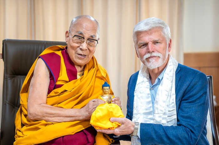 Китай прекратил все контакты с президентом Чехии Петром Павлом после встречи с далай-ламой