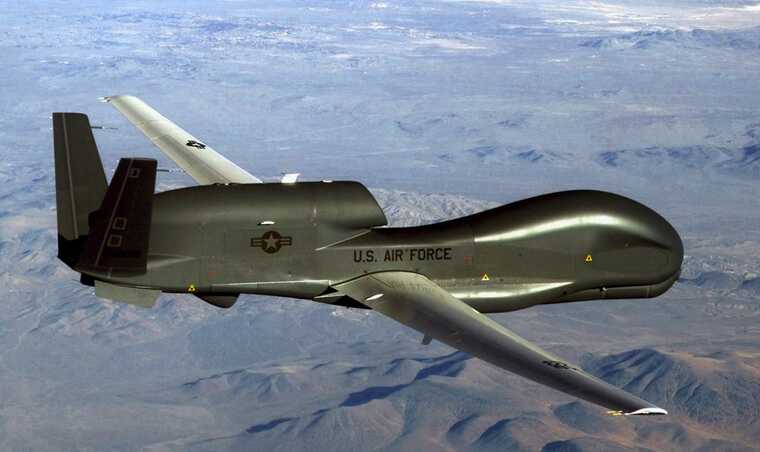 Американский дрон-разведчик RQ-4 Global Hawk ведёт наблюдение над Чёрным морем