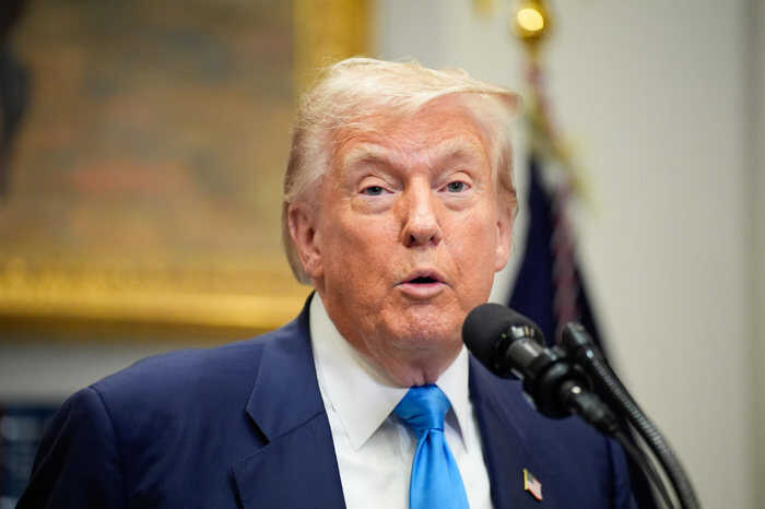 Дональд Трамп заявил, что Россия находится в состоянии экономического краха