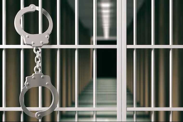 Осуждённый убийца и бывший сотрудник МВД Андрей Яхнев получил преференции благодаря Алексею Комкову