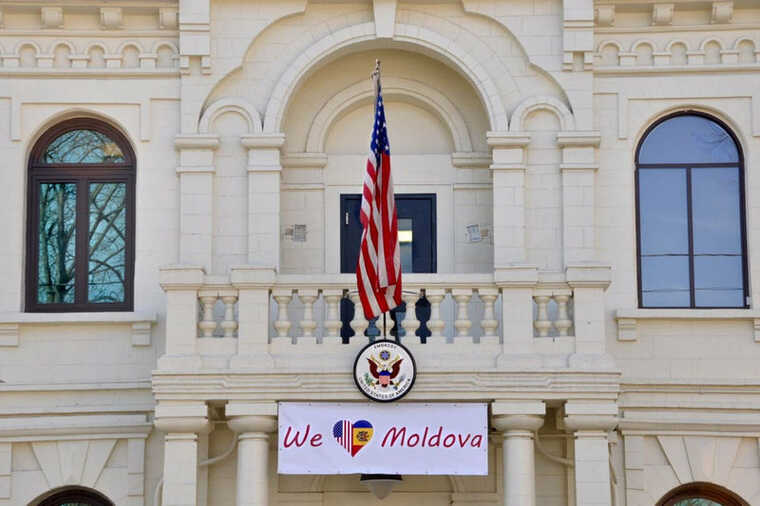 Facebook перестанет получать обновления после остановки финансирования, предупреждают посольства США