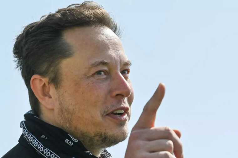 Илон Маск уволил сотрудника за критику его известности в соцсетях
