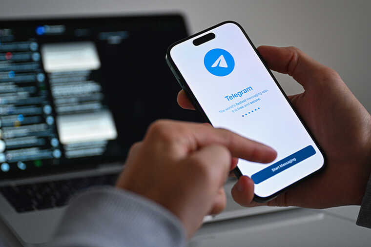 Роскомнадзор потребовал от блогеров передавать права на Telegram-каналы специальному боту