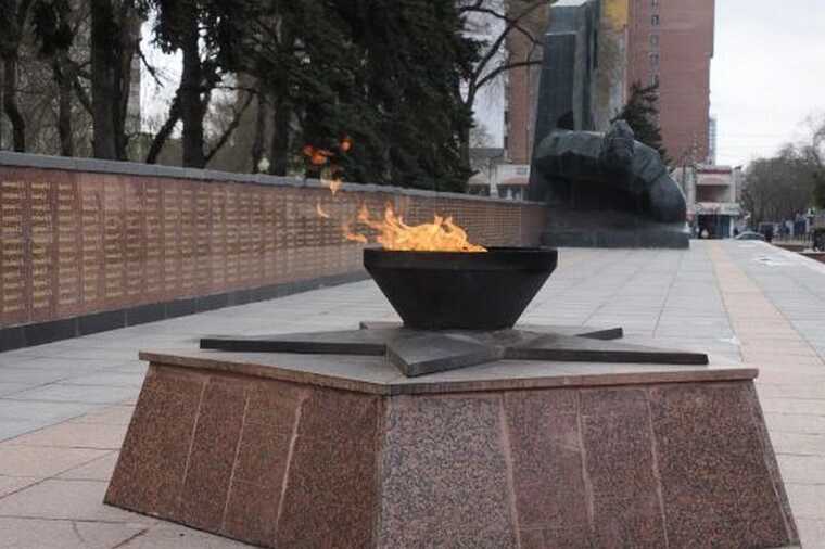 В Свердловской области мемориал Славы подвергся поджогу вандалами