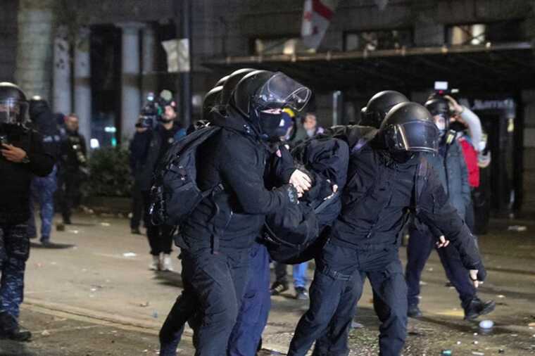 Протесты в Тбилиси переросли в серьёзные столкновения с полицией