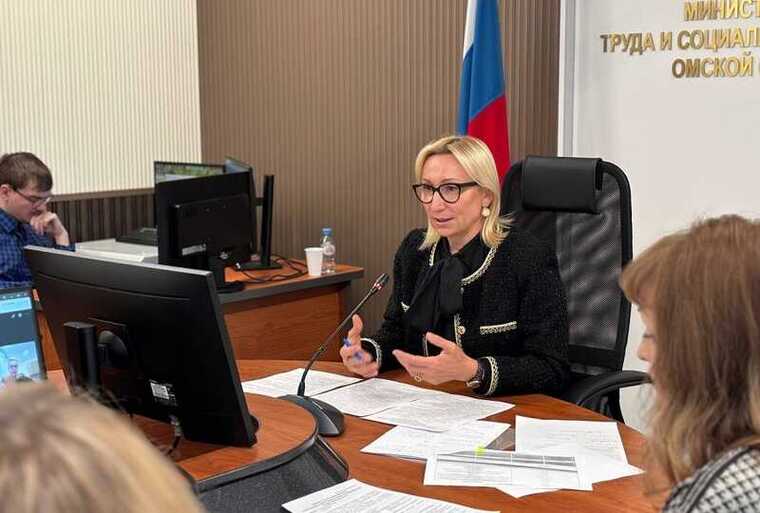 Супруг министра труда Омской области Евгений Варнавский нарушал закон, выплачивая зарплату ниже МРОТ