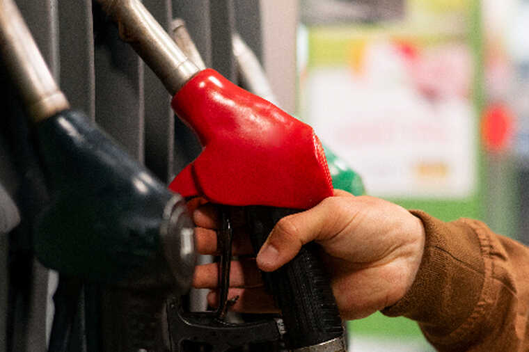 В Новосибирской области закончился бензин из-за приостановки поставок с НПЗ
