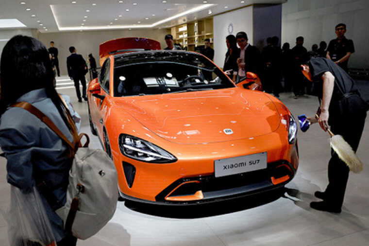 В Китае водитель сгорел в электромобиле Xiaomi, когда «умная» система заблокировала двери