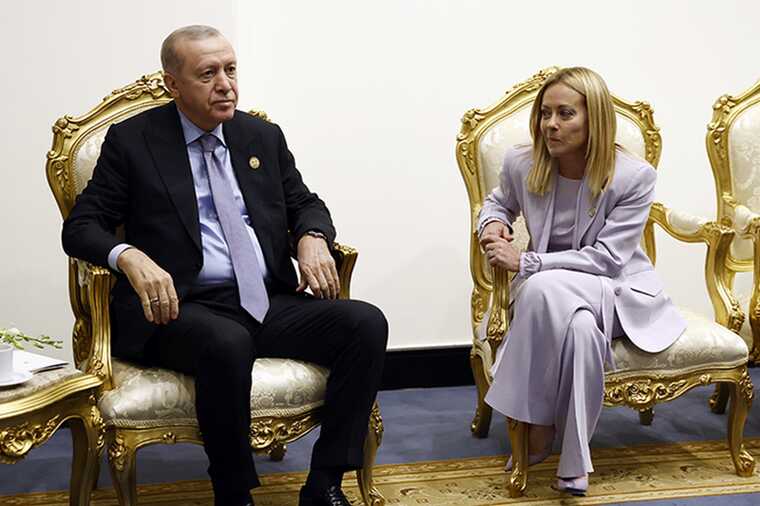 Эрдоган с юмором посоветовал премьеру Италии отказаться от курения