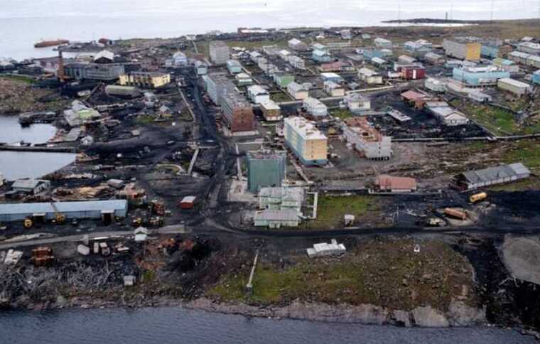 Жители Диксона обеспокоены выбросом токсичных веществ на месте старого морского порта