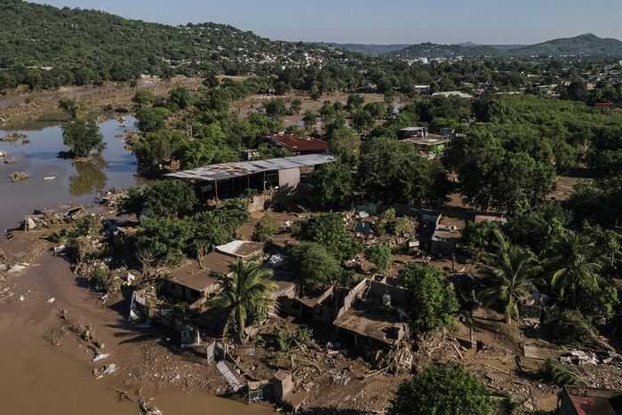 Число жертв наводнений в Мексике достигло 72 человек, 48 пропали без вести