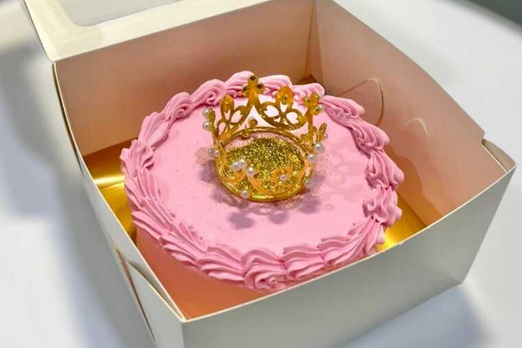 Трендовые праздничные десерты с блёстками могут навредить здоровью из-за пластиковых добавок