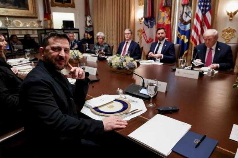 WSJ: Белый дом усиливает контакты с Москвой перед встречей Путина и Трампа