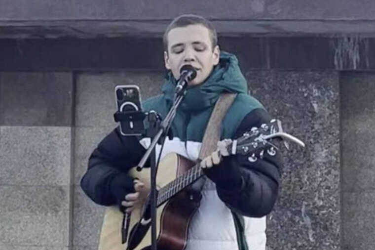 В Екатеринбурге арестован уличный музыкант Евгений Михайлов за поддержку Наоко и «Стоптайм»