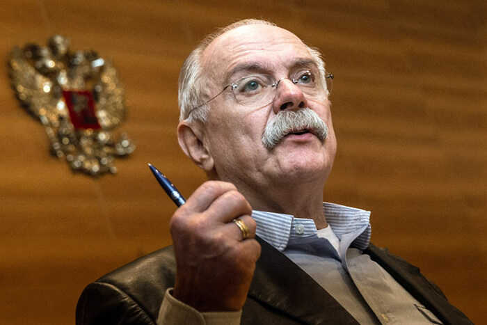 Российских школьников заставляют отмечать юбилей режиссёра Никиты Михалкова