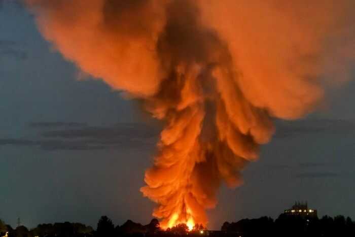 Появились кадры с места взрыва на заводе в Копейске