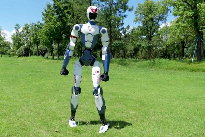 Китайская компания выпустила бюджетного человекаподобного робота