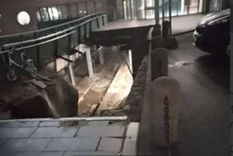 Прокуратура начала проверку после обрушения крыши на вокзале в Петербурге