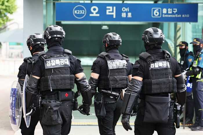 В Сеуле задержан россиянин с ножом после нападения на полицейских