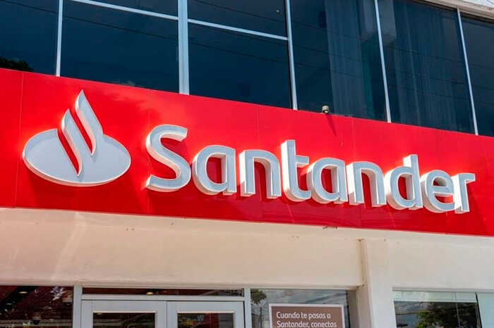 В Польше расследуют масштабную акцию мошенников со скиммерами на банкоматах Santander